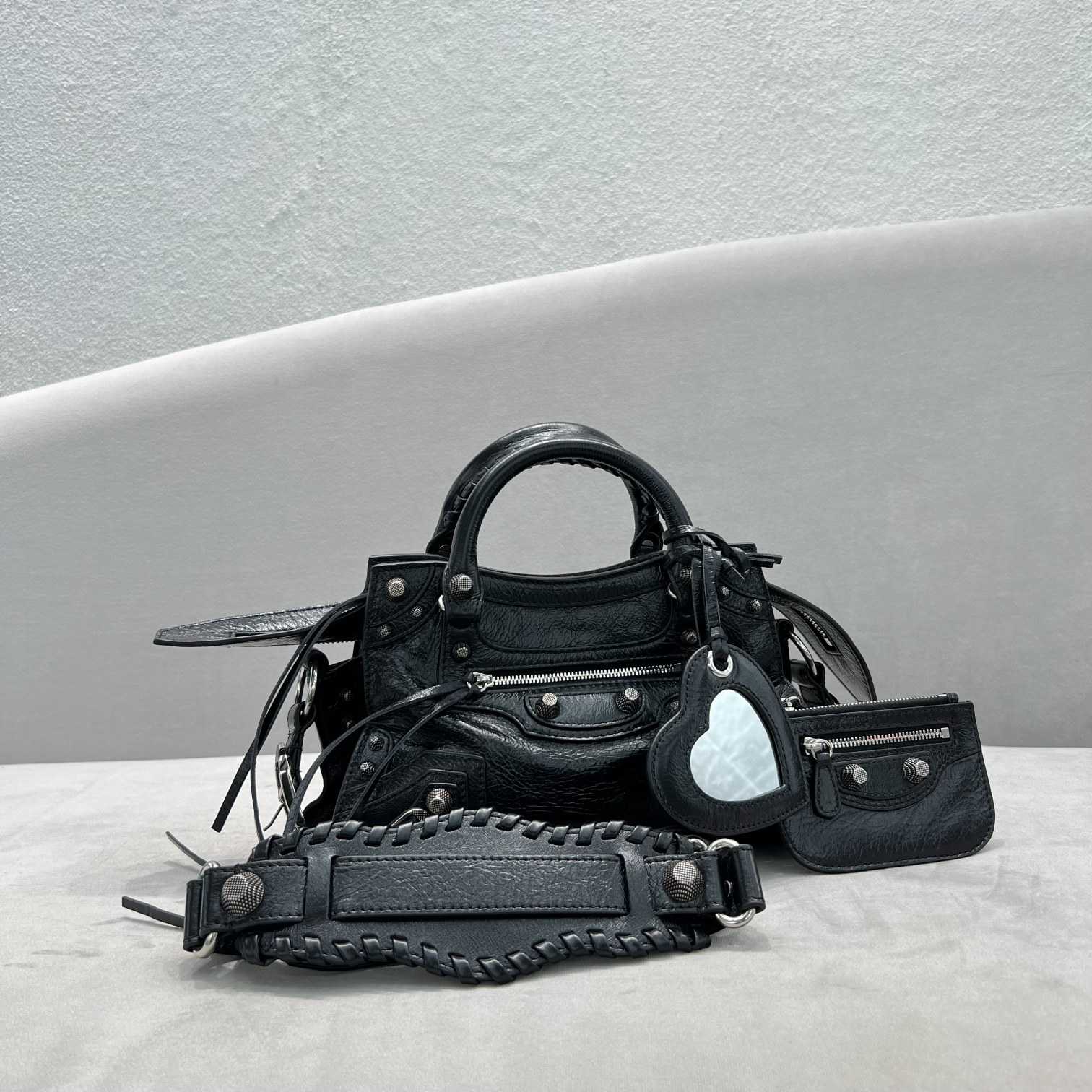 Balenciaga Neo Cagole Xs Shoulder Bag (26x13x18cm) - EUR FASHION