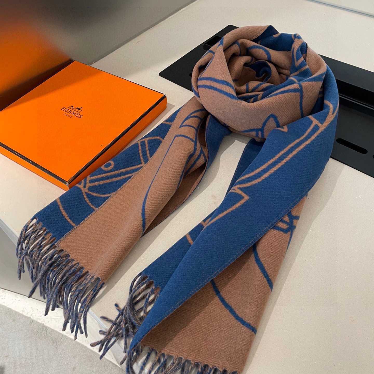 Hermes Casaque Entrelacs Equestres muffler  - EUR FASHION