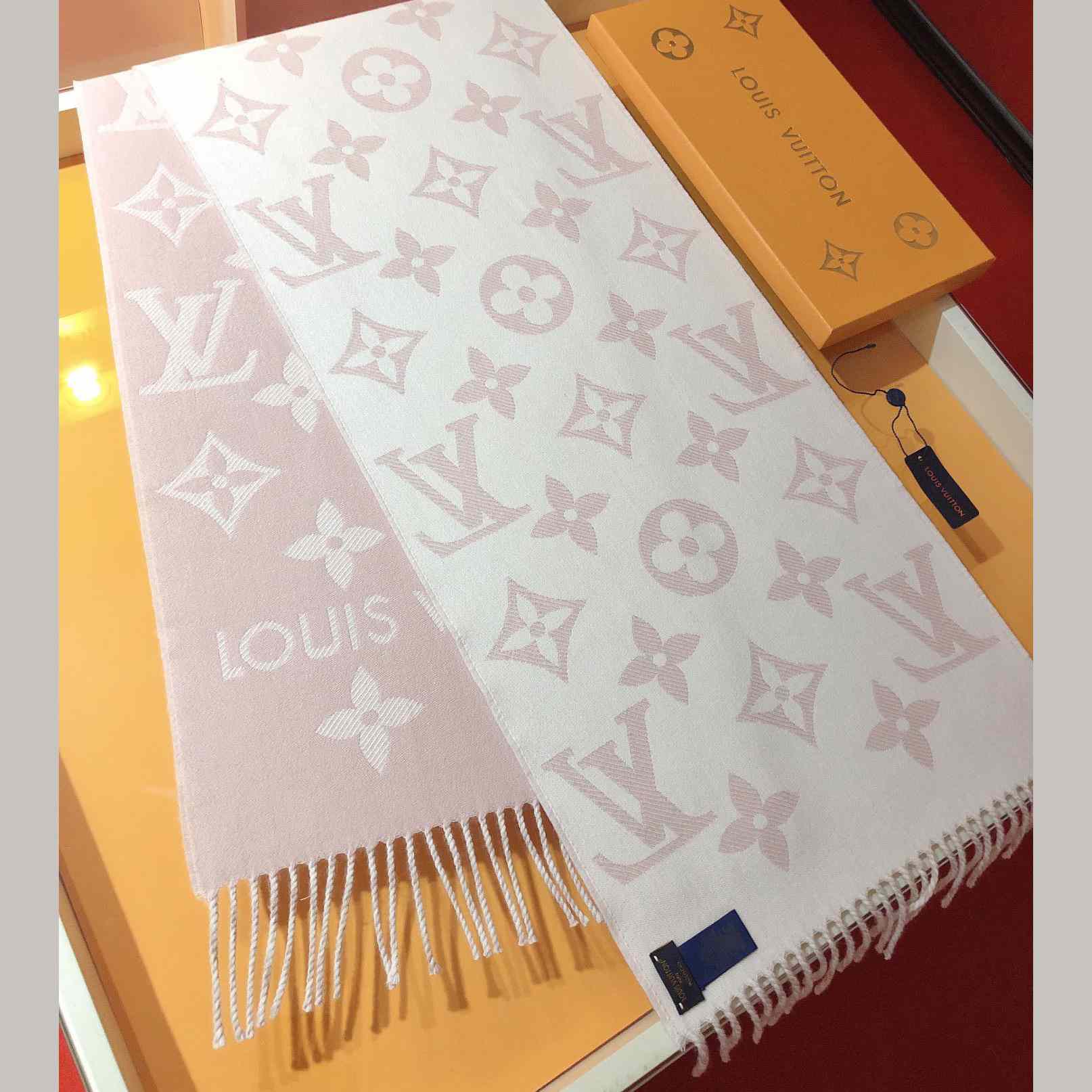 Louis Vuitton LV Essential Scarf - EUR FASHION