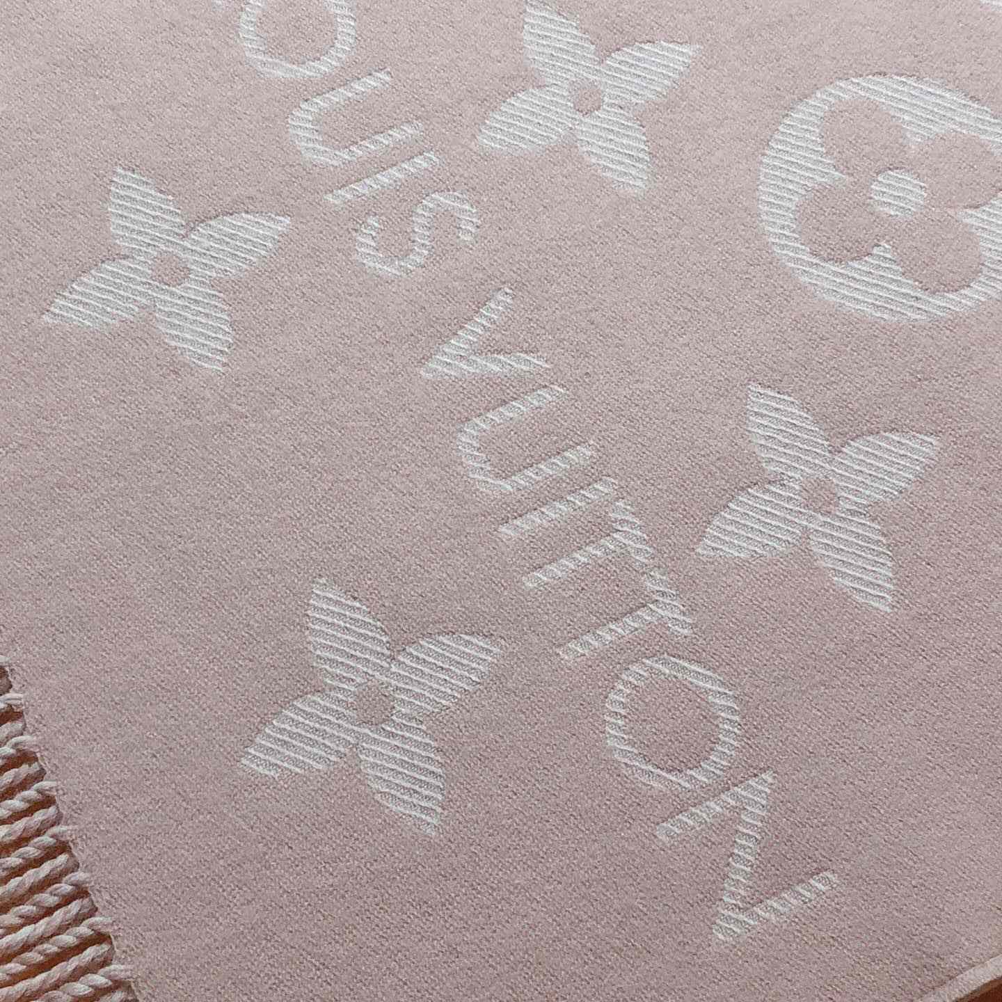 Louis Vuitton LV Essential Scarf - EUR FASHION