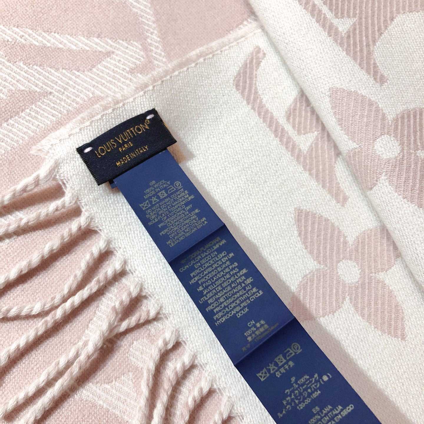 Louis Vuitton LV Essential Scarf - EUR FASHION