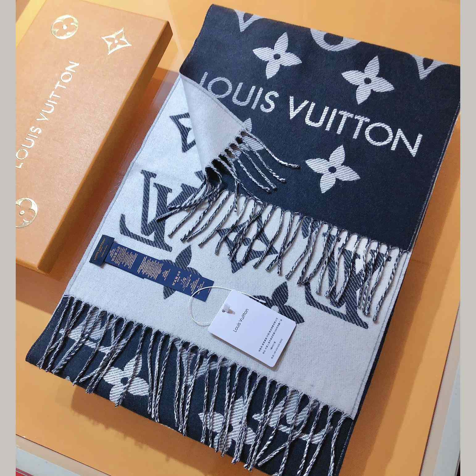 Louis Vuitton LV Essential Scarf - EUR FASHION