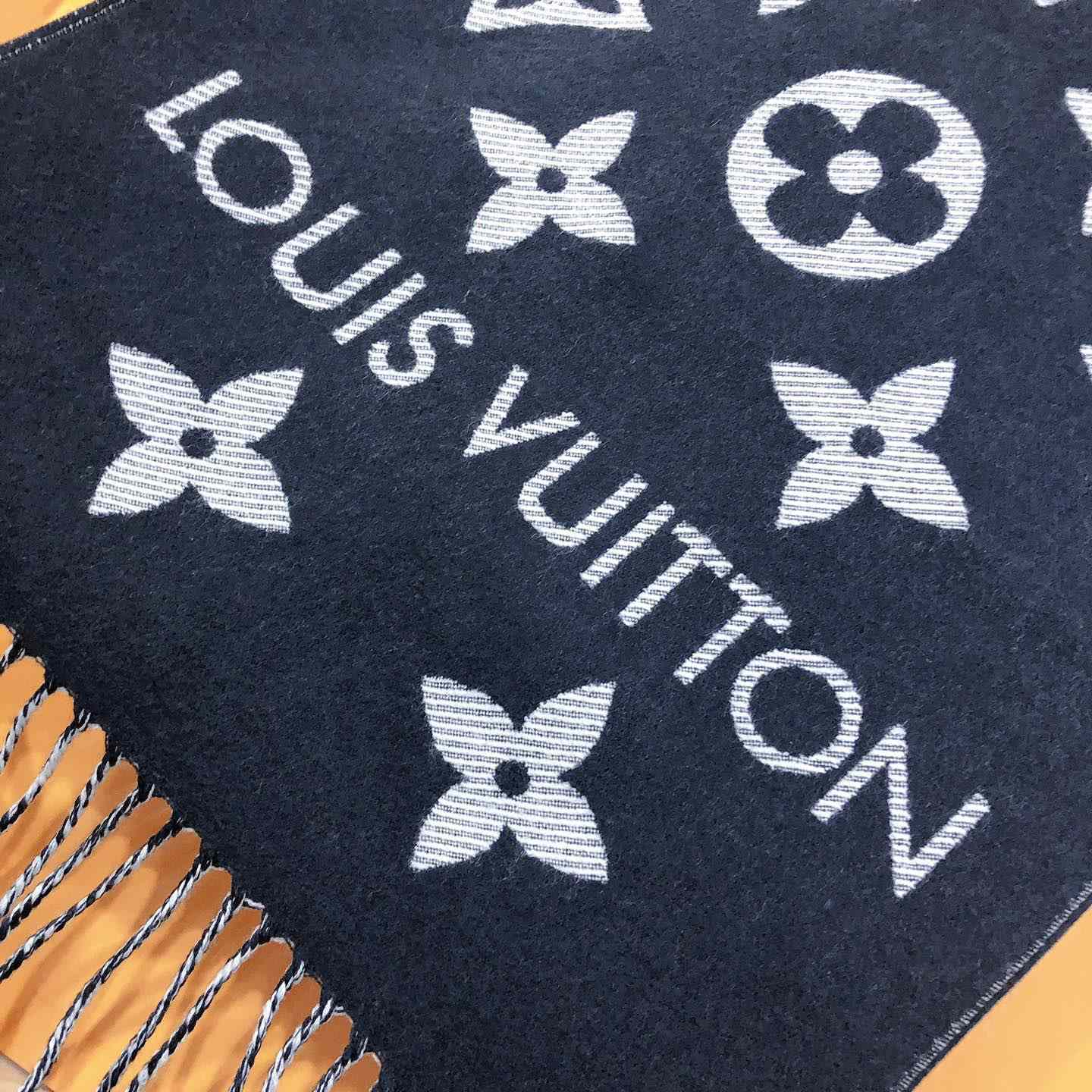 Louis Vuitton LV Essential Scarf - EUR FASHION