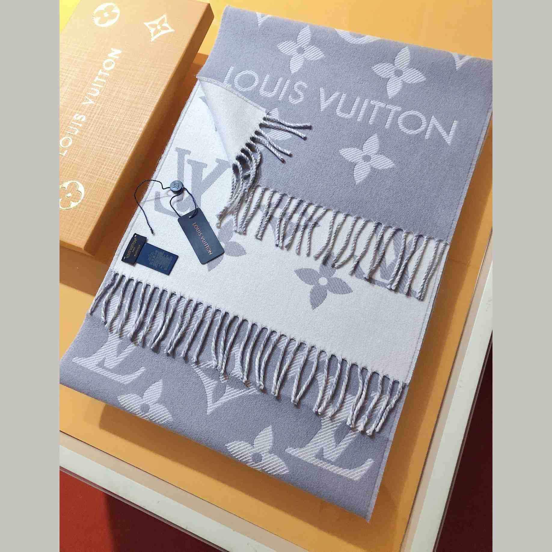 Louis Vuitton LV Essential Scarf - EUR FASHION