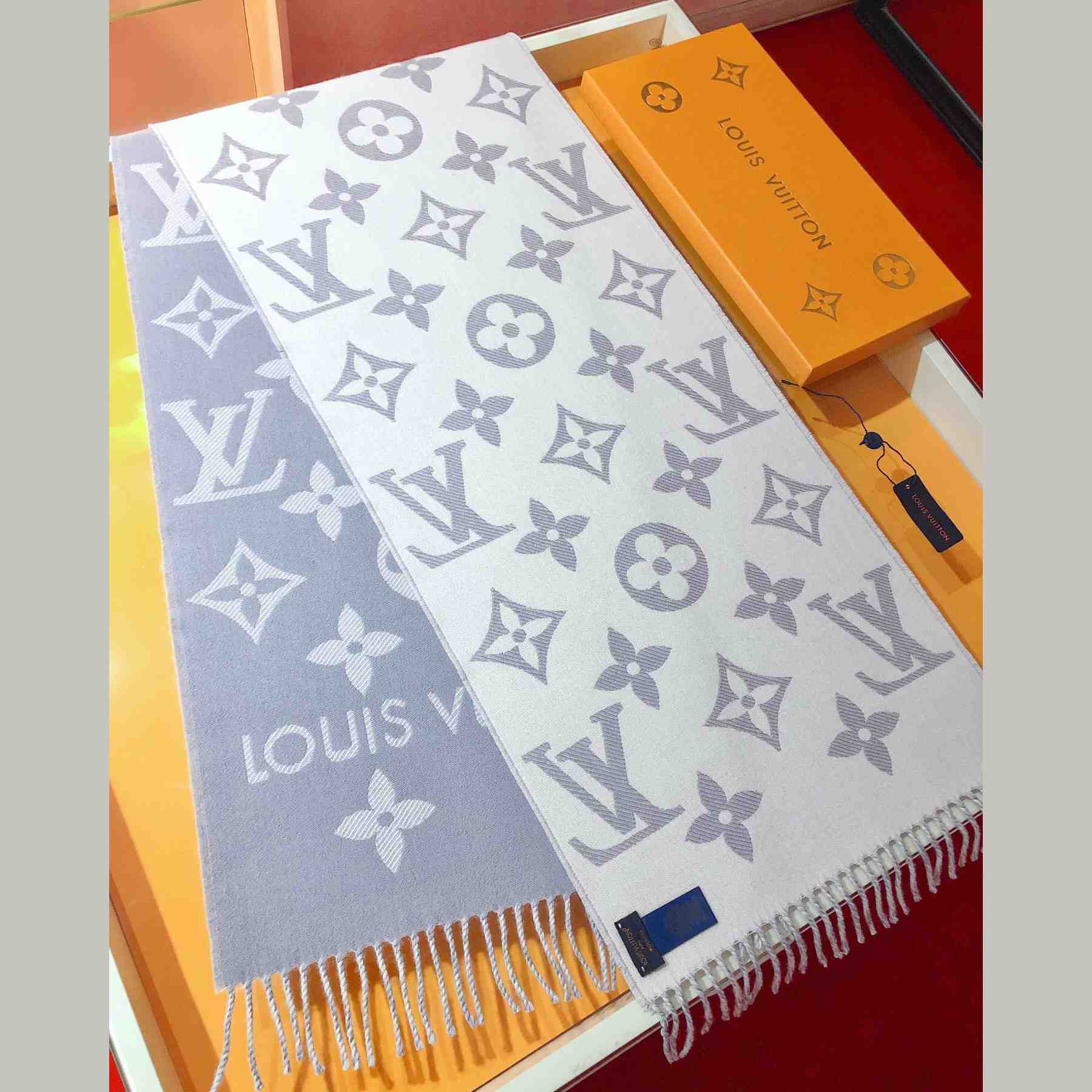 Louis Vuitton LV Essential Scarf - EUR FASHION