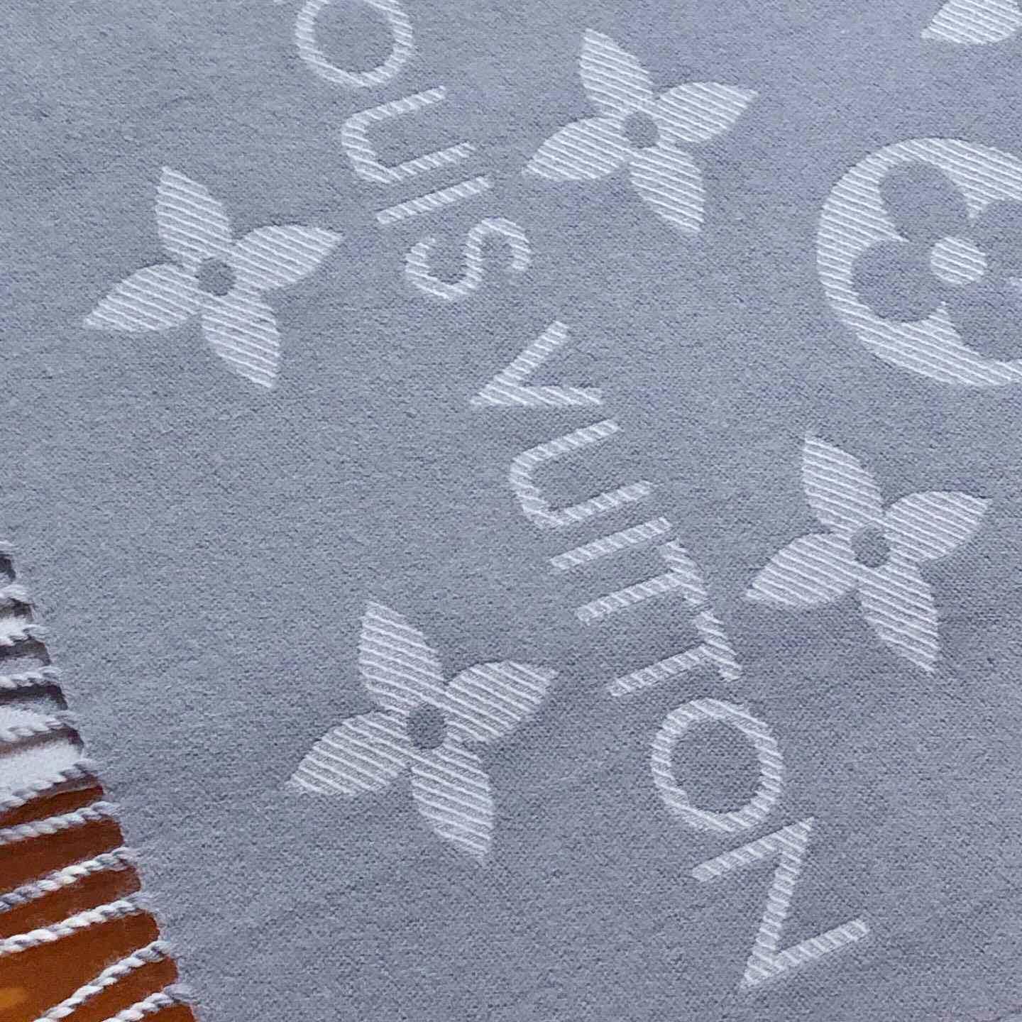 Louis Vuitton LV Essential Scarf - EUR FASHION