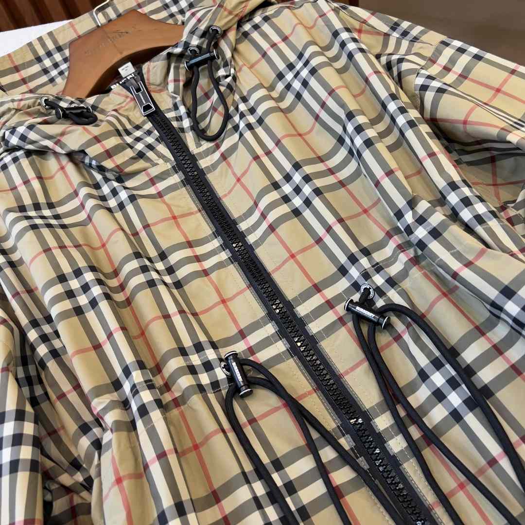 Burberry Logo Tape Vintage Check Hooded Jacket - EUR FASHION