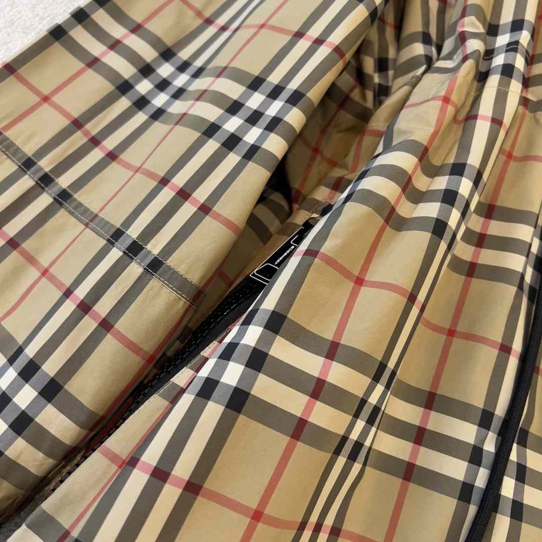 Burberry Logo Tape Vintage Check Hooded Jacket - EUR FASHION