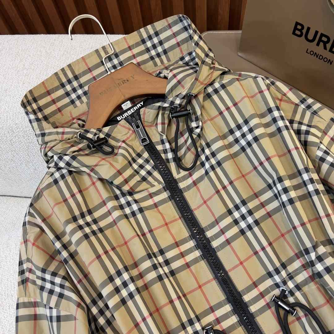 Burberry Logo Tape Vintage Check Hooded Jacket - EUR FASHION