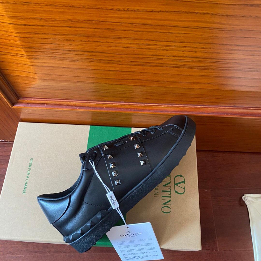 Valenti Rockstud Untitled Noir Calfskin Leather Sneaker - EUR FASHION
