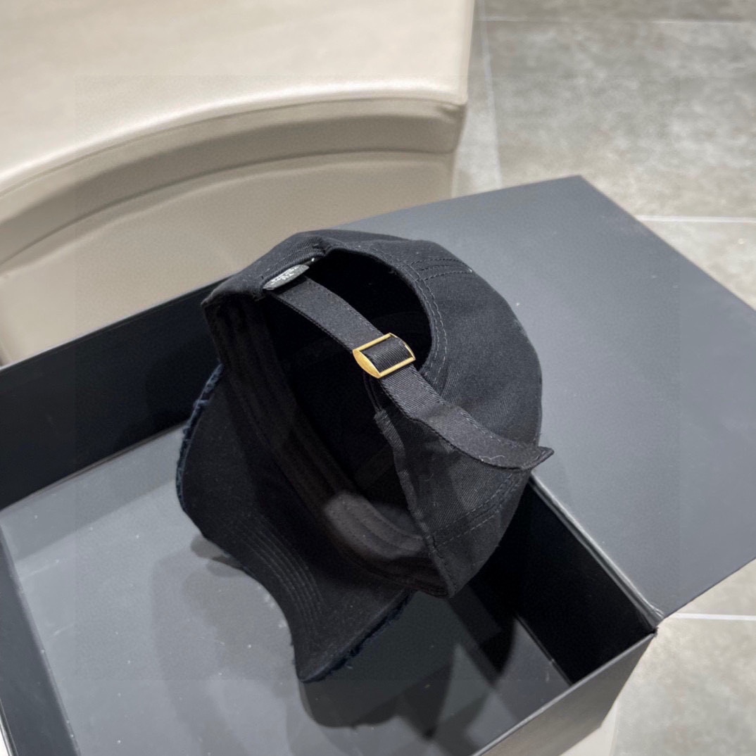 Balenciaga Cap - EUR FASHION
