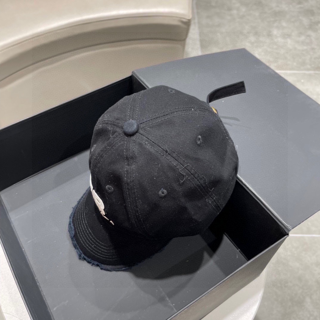 Balenciaga Cap - EUR FASHION