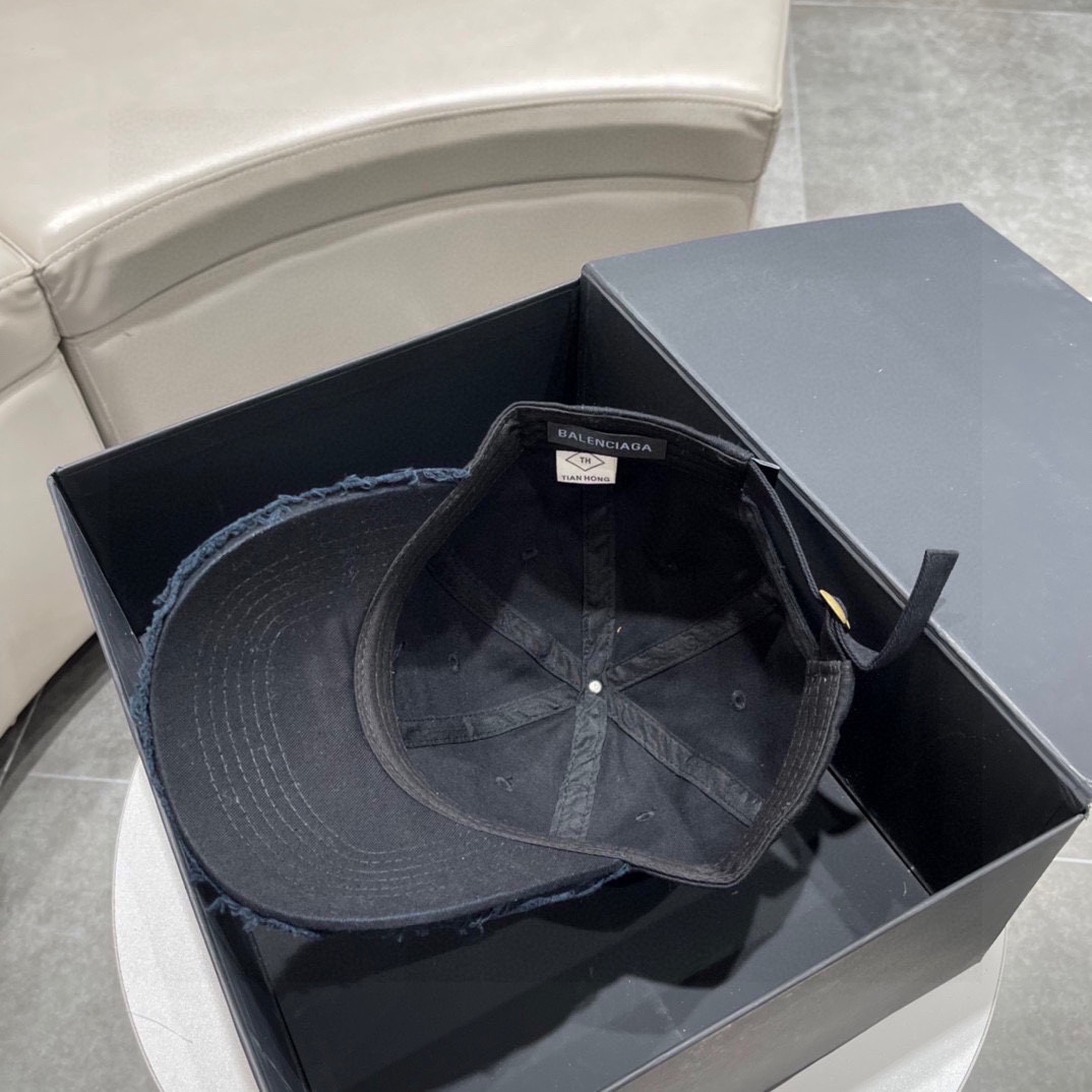 Balenciaga Cap - EUR FASHION