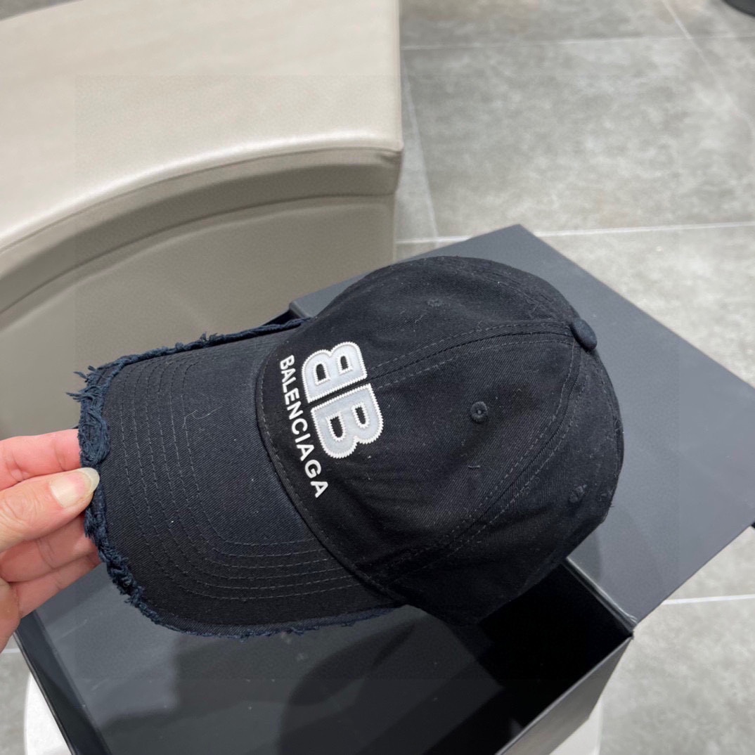 Balenciaga Cap - EUR FASHION
