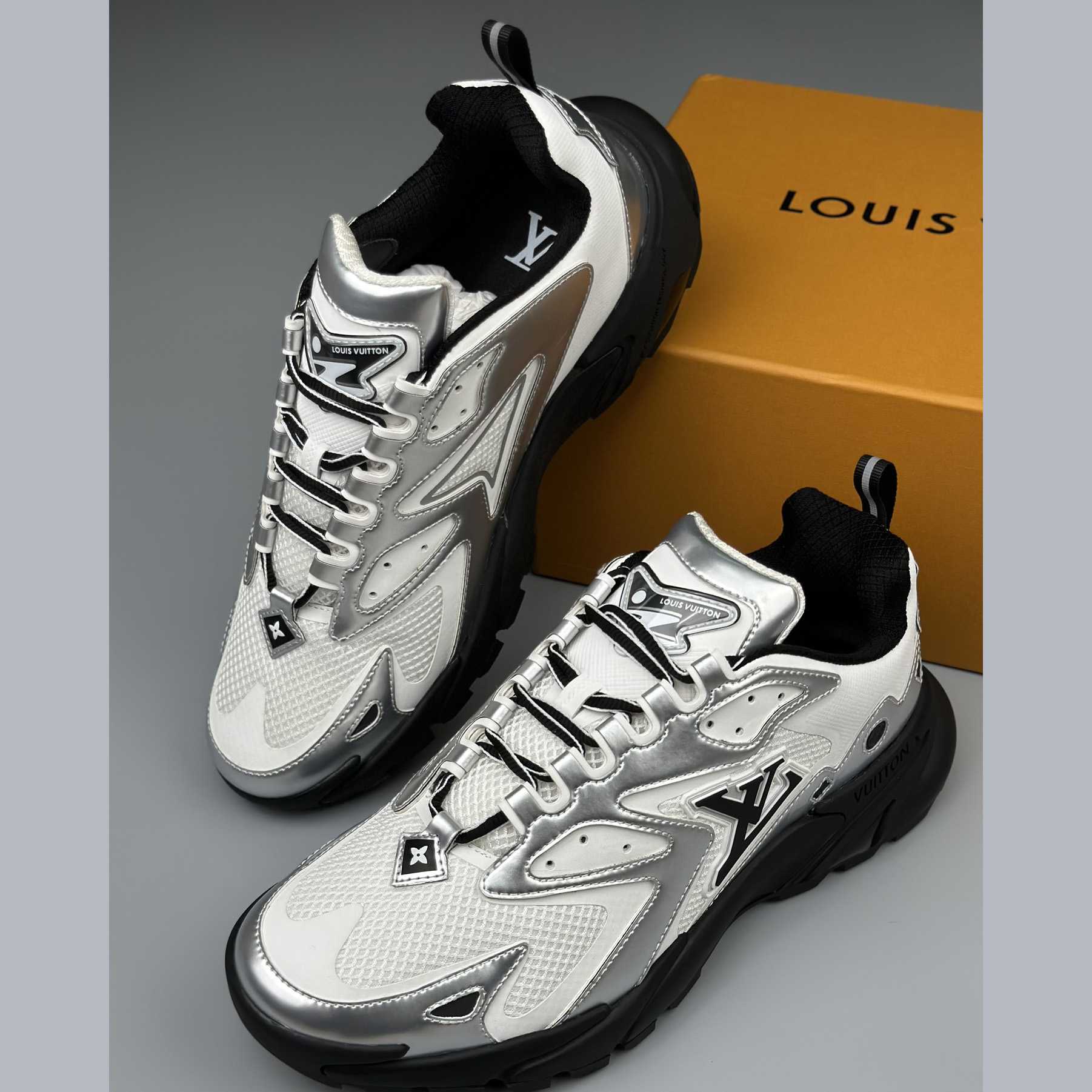 Louis Vuitton  LV Runner Tatic Sneaker     1AA784 - EUR FASHION