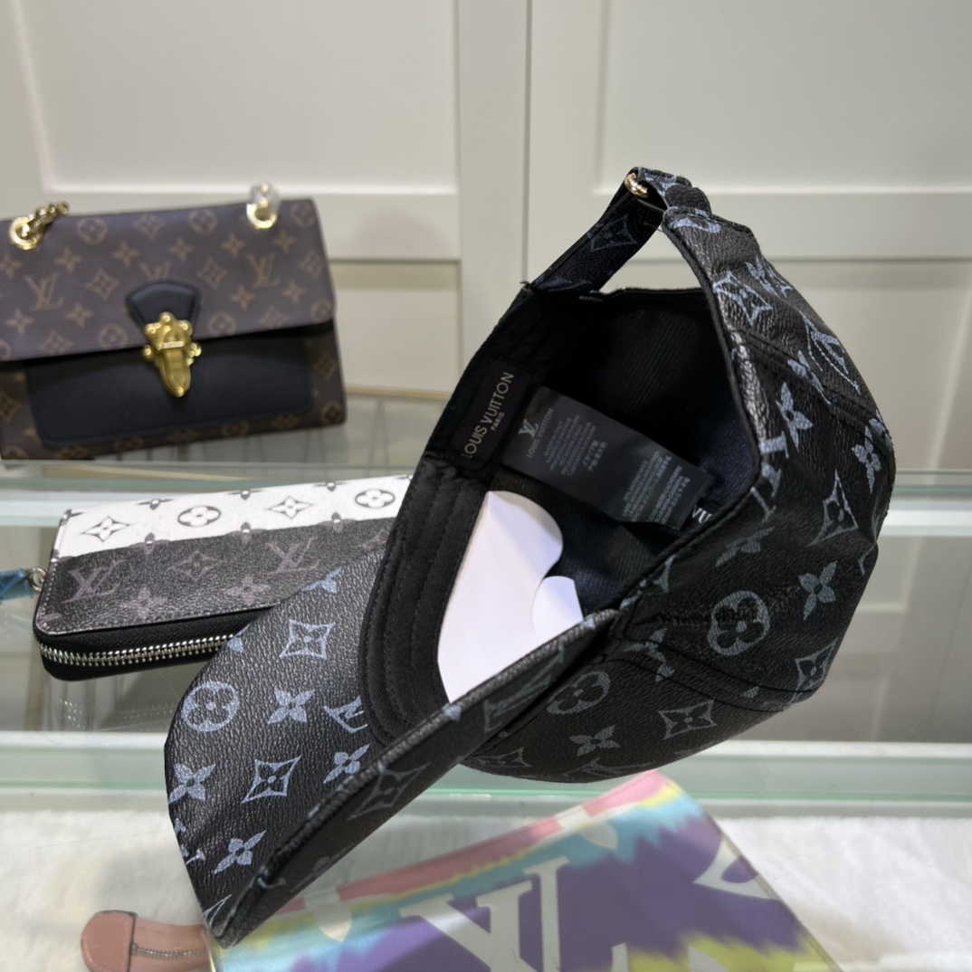 Louis Vuitton Monogram Cap - EUR FASHION