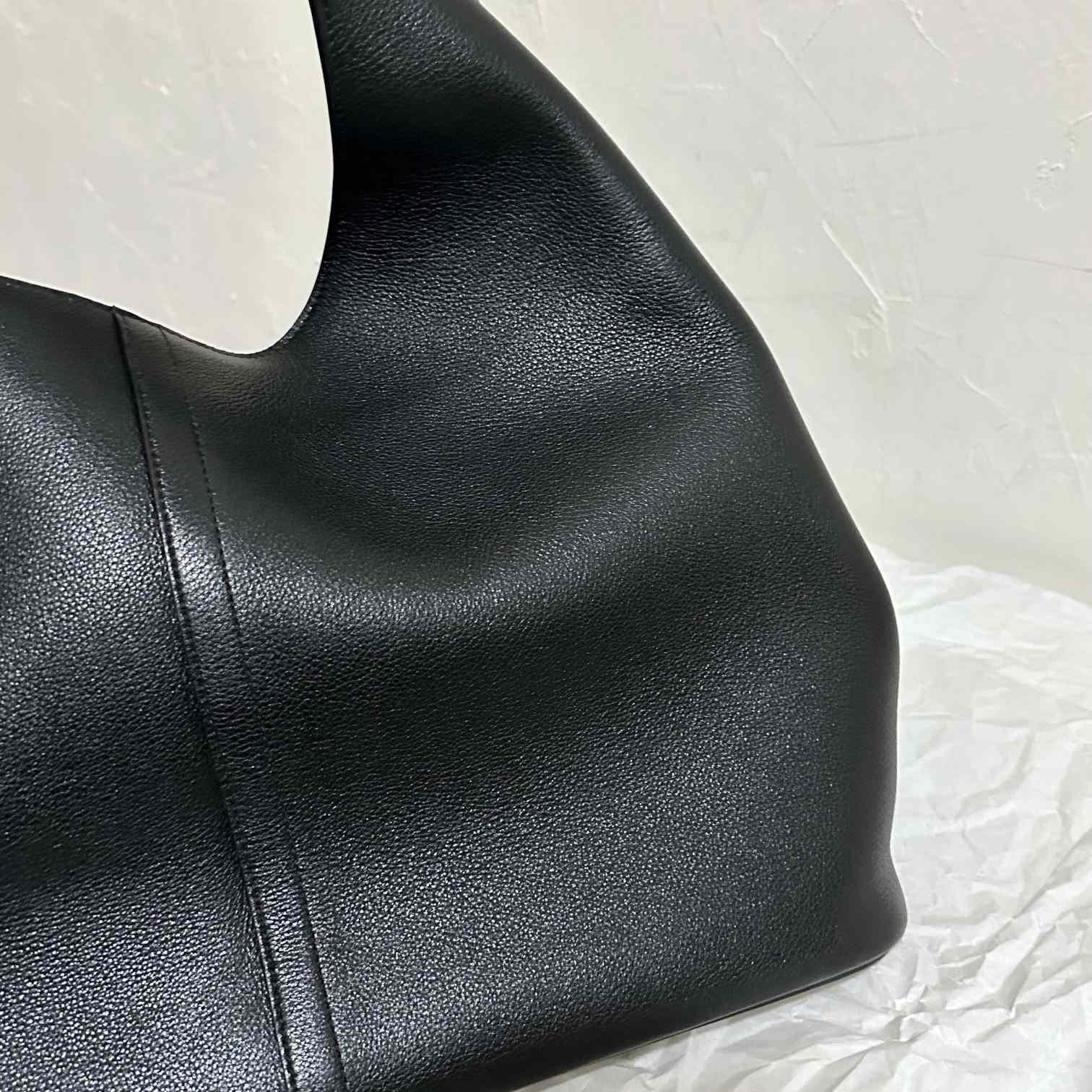 Balenciaga Women's Locker Medium North-South Hobo Bag In Black  - EUR FASHION