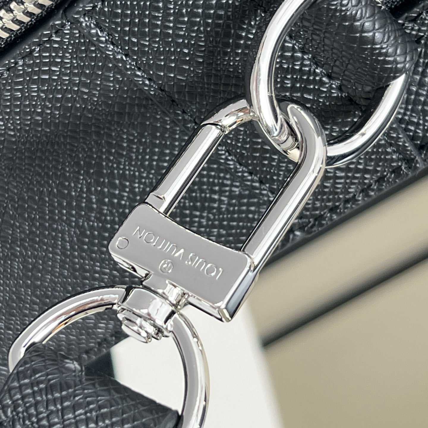 Louis Vuitton Porte Documents Voyage    M30967 - EUR FASHION
