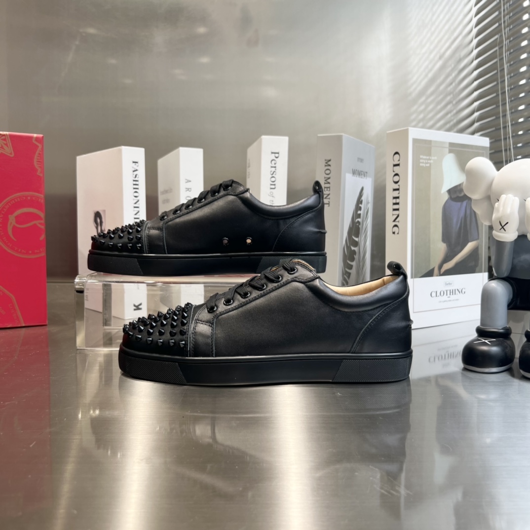 Christian Louboutin Louis Junior Spikes - EUR FASHION