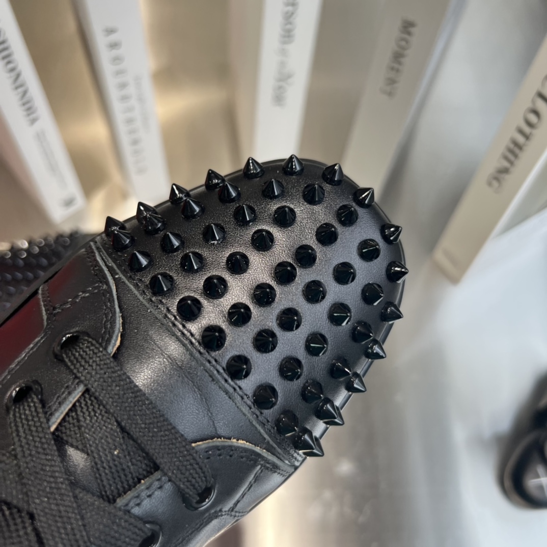 Christian Louboutin Louis Junior Spikes - EUR FASHION