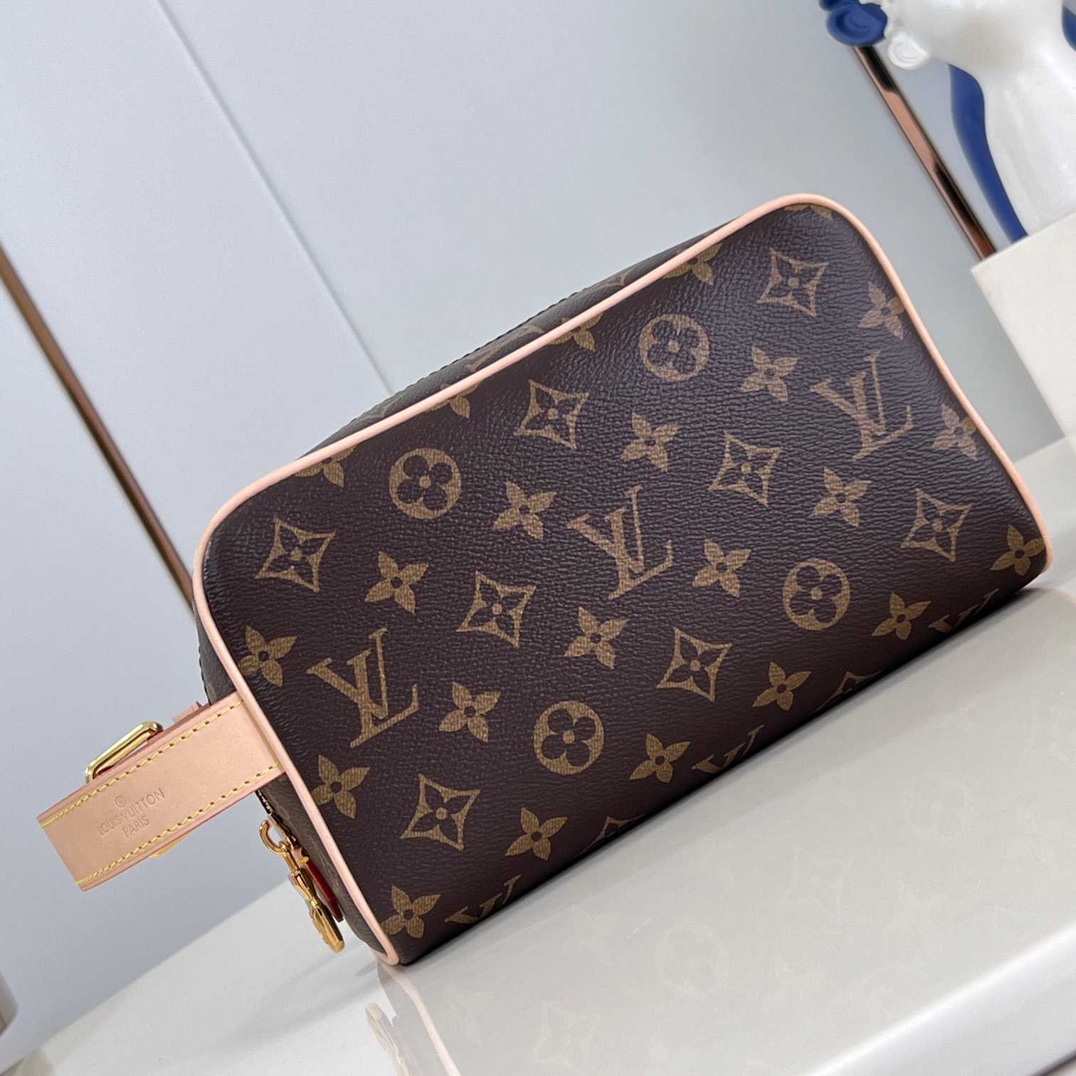 Louis Vuitton Locker Dopp Kit   M83112 - EUR FASHION