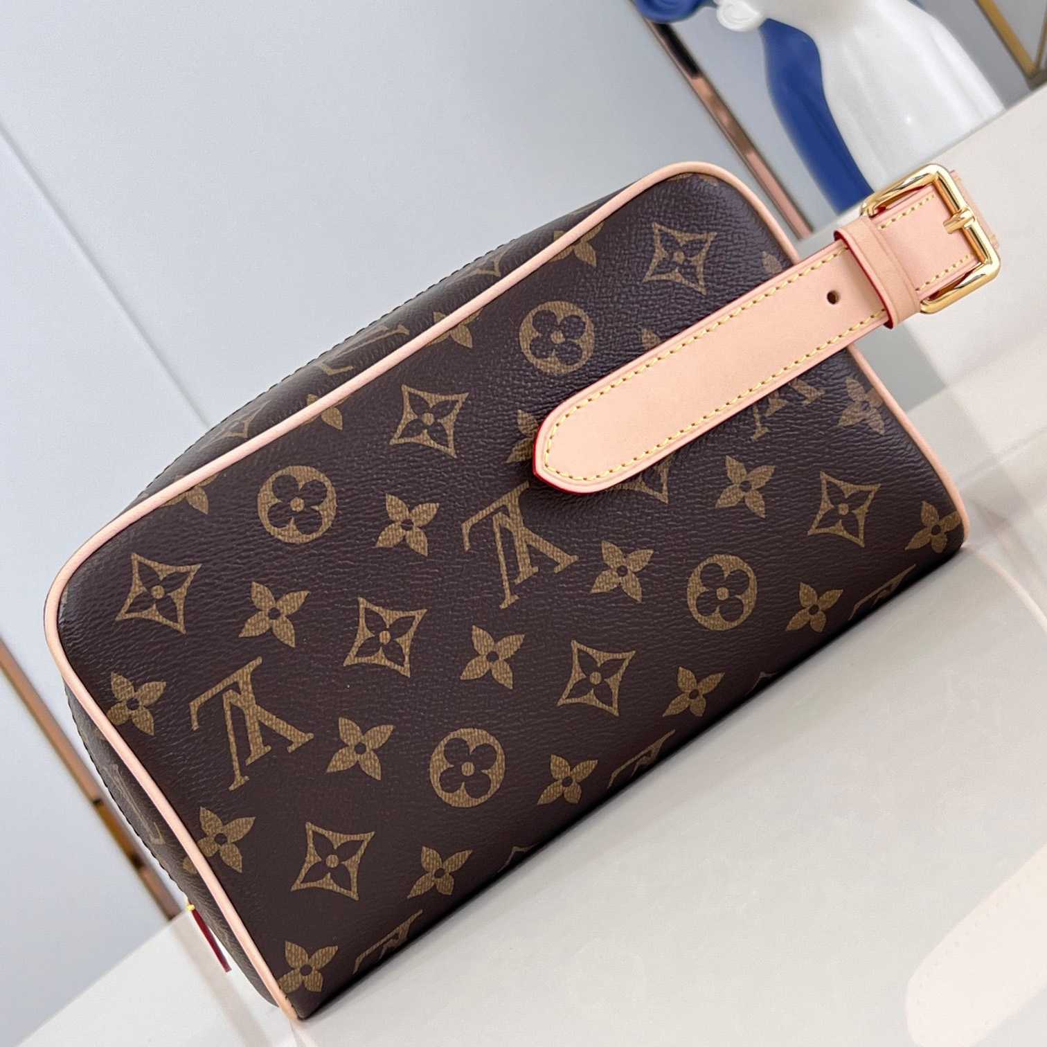 Louis Vuitton Locker Dopp Kit   M83112 - EUR FASHION