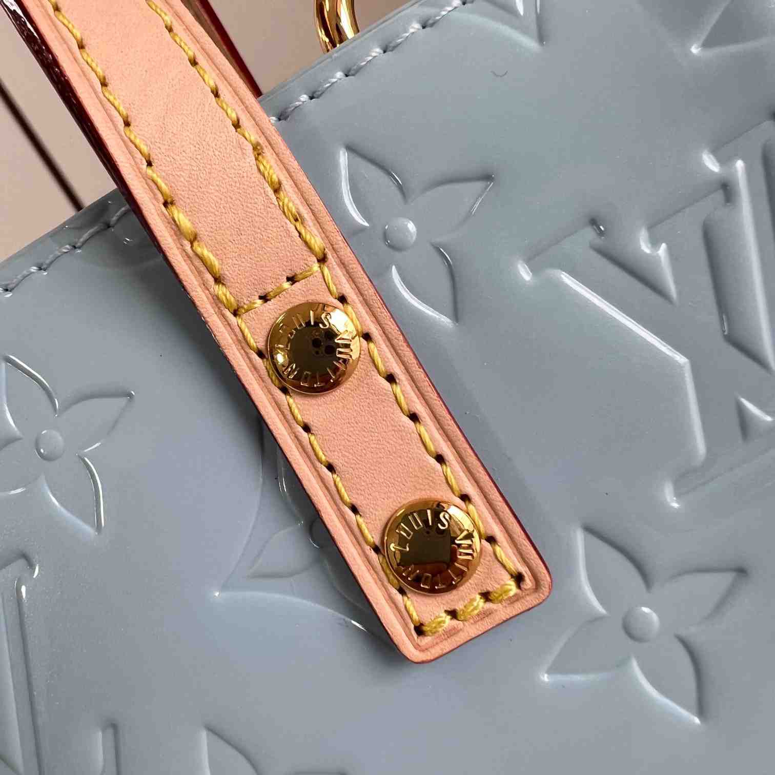 Louis Vuitton Reade PM    M24144 - EUR FASHION