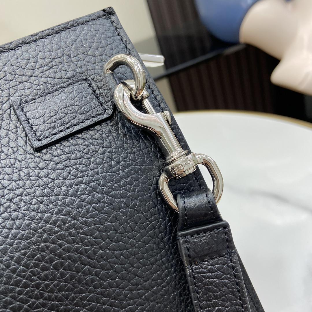 Gucci Pouch With Gucci Logo - EUR FASHION