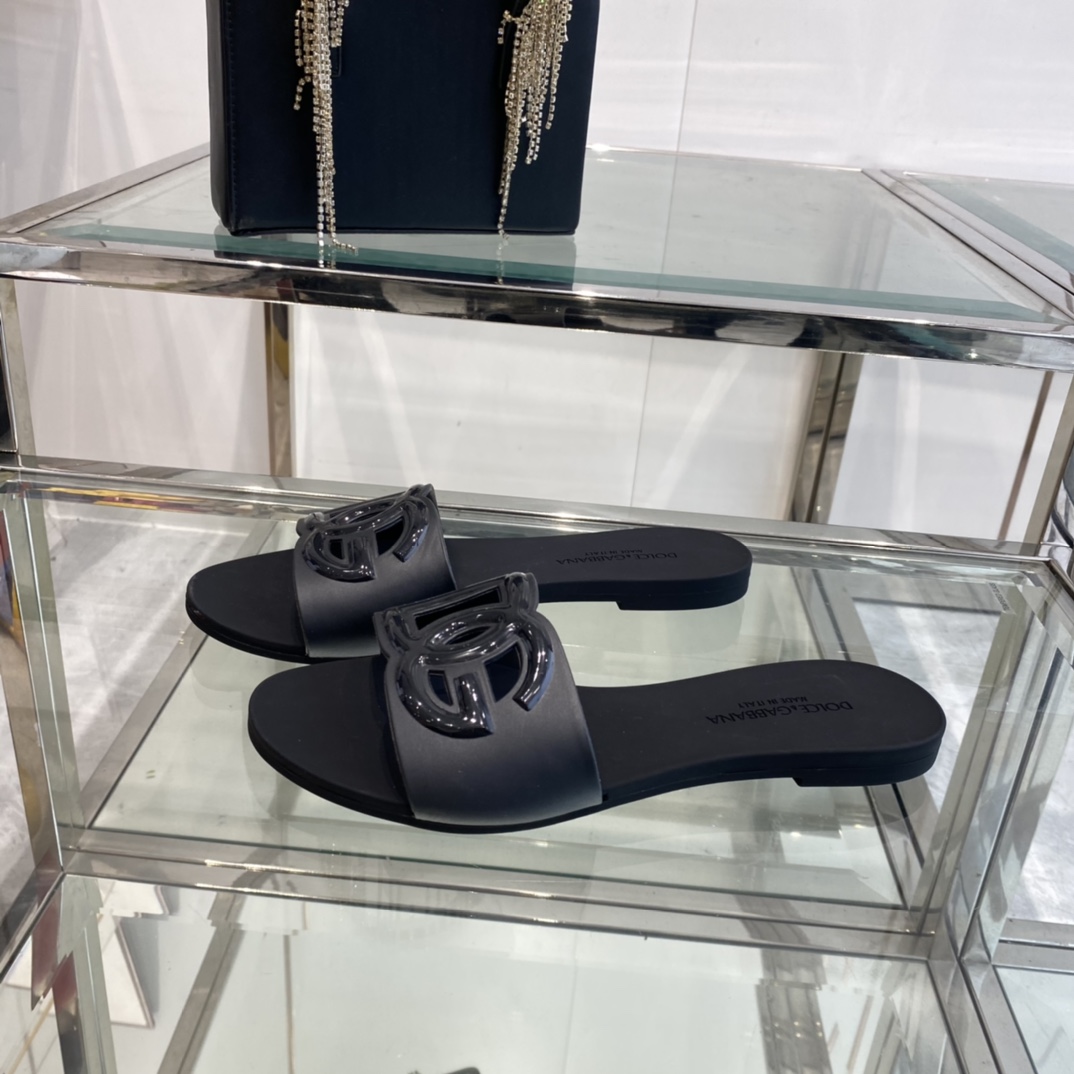 Dolce & Gabbana Rubber Beachwear Sliders - EUR FASHION