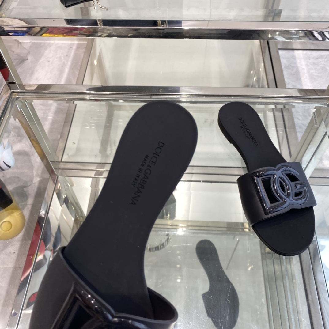 Dolce & Gabbana Rubber Beachwear Sliders - EUR FASHION