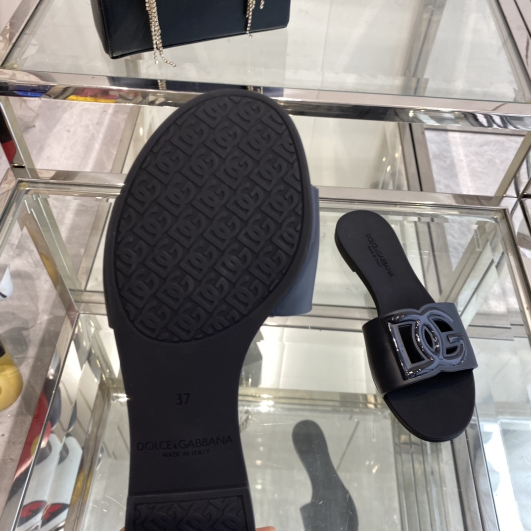 Dolce & Gabbana Rubber Beachwear Sliders - EUR FASHION