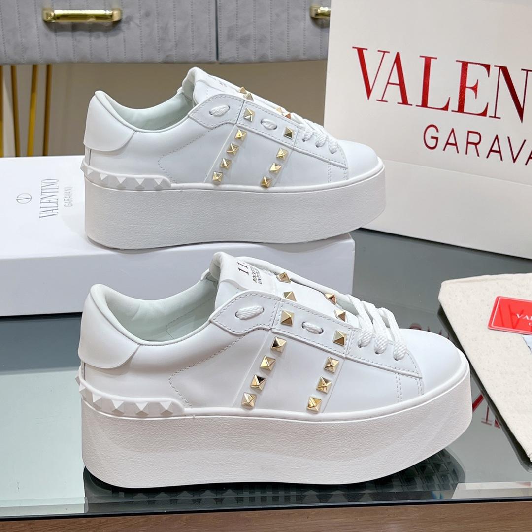 Valenti Flatform Rockstud Untitled Sneaker In Calfskin - EUR FASHION