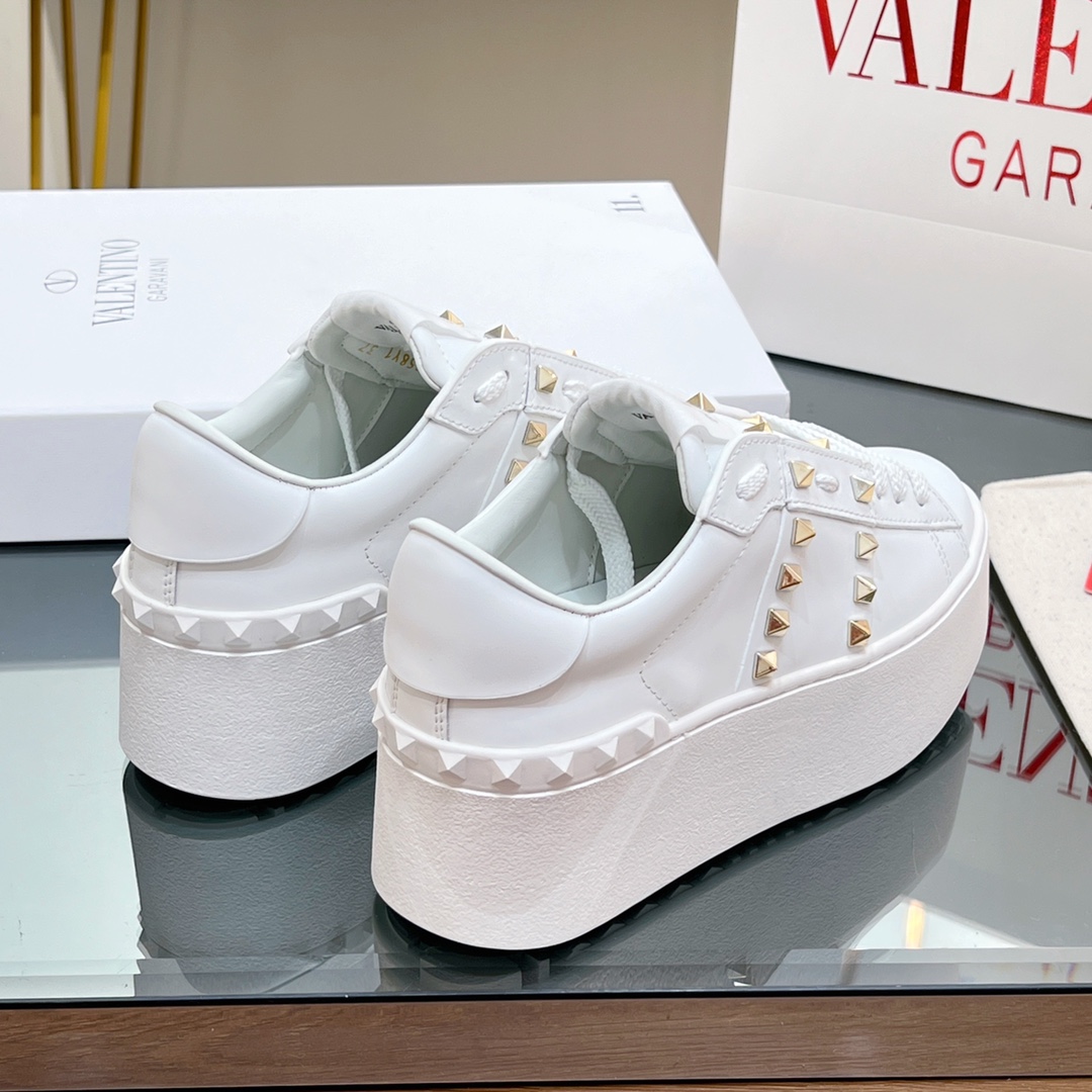 Valenti Flatform Rockstud Untitled Sneaker In Calfskin - EUR FASHION
