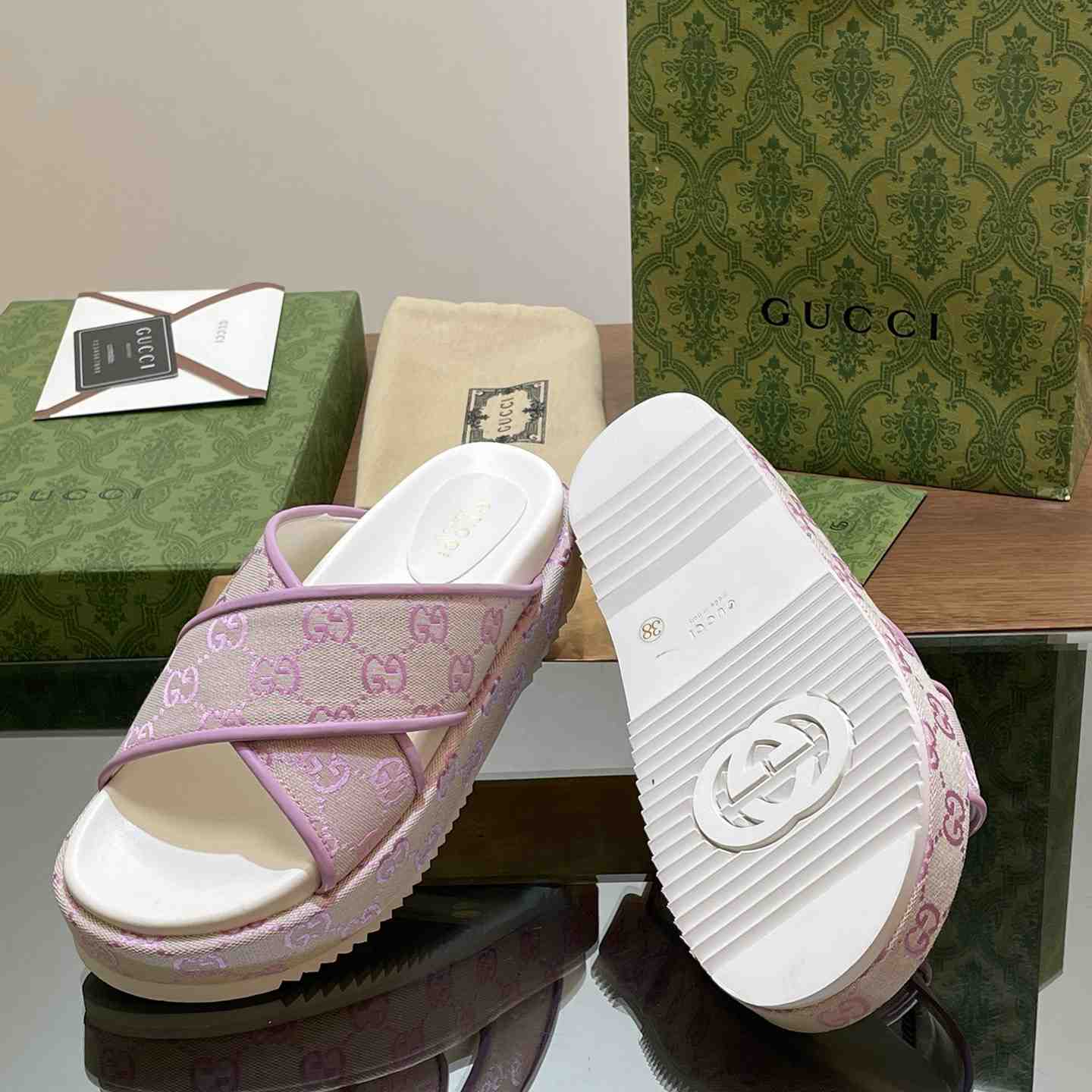 Gucci Women's GG Platform Slide Sandal - EUR FASHION