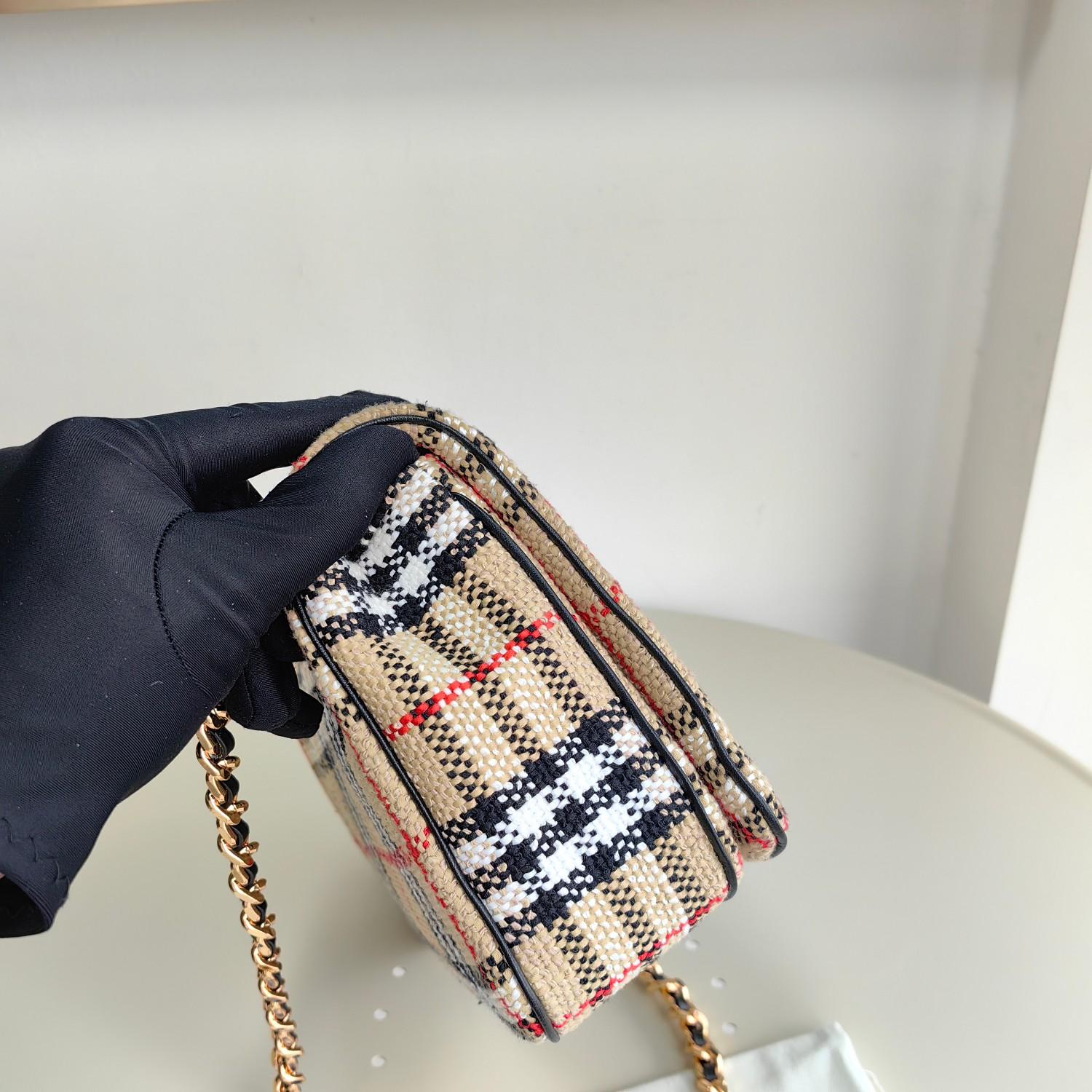 Burberry Lola Vintage-check Bouclé Shoulder Bag (28 x 6.5 x 17cm) - EUR FASHION