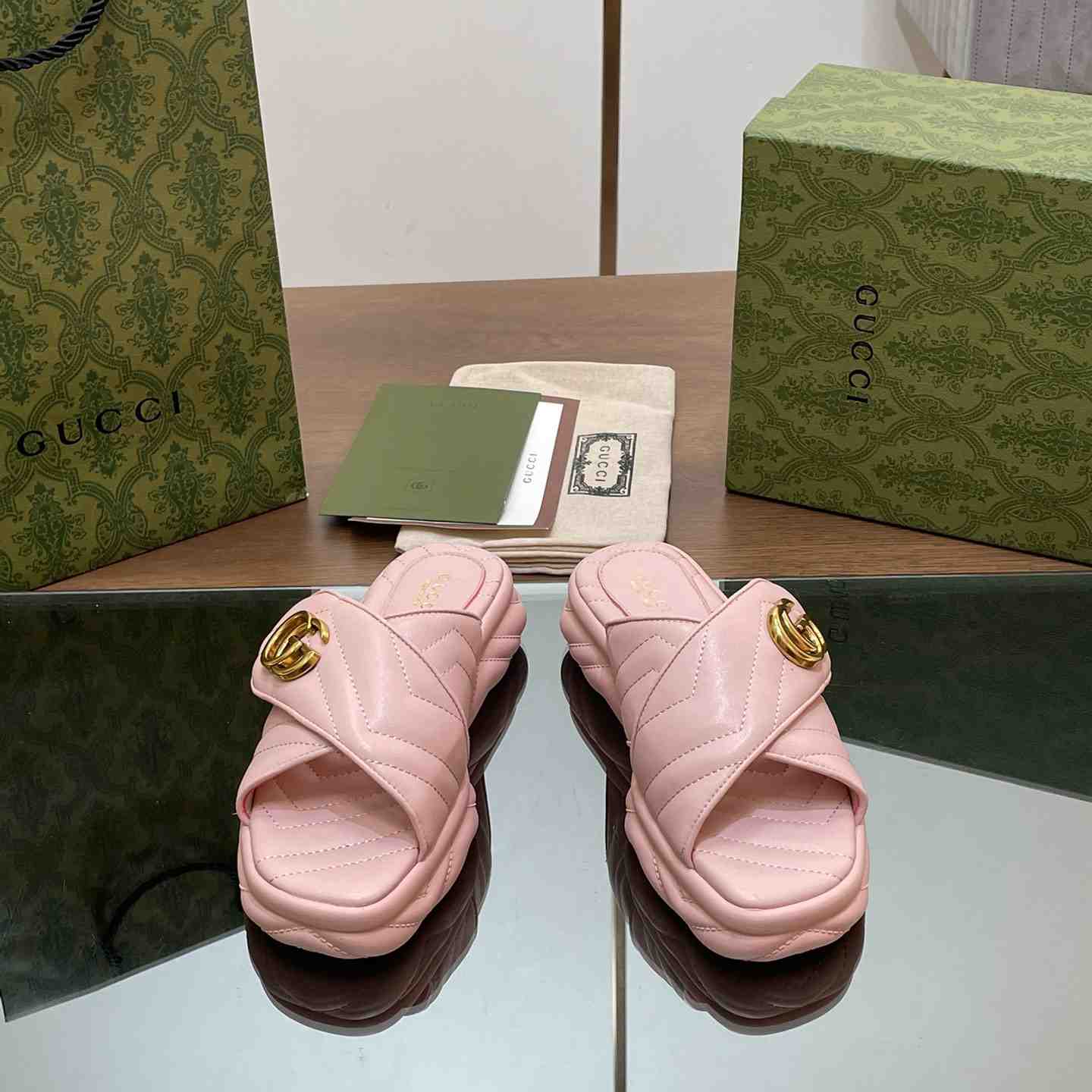 Gucci Women's Double G Slide Sandal - EUR FASHION