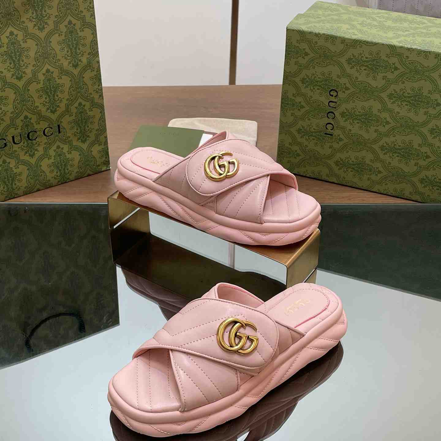 Gucci Women's Double G Slide Sandal - EUR FASHION