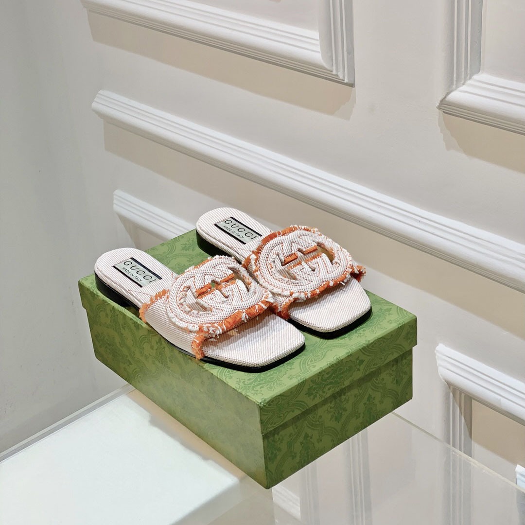 Gucci Women's Interlocking G Slide Sandal - EUR FASHION