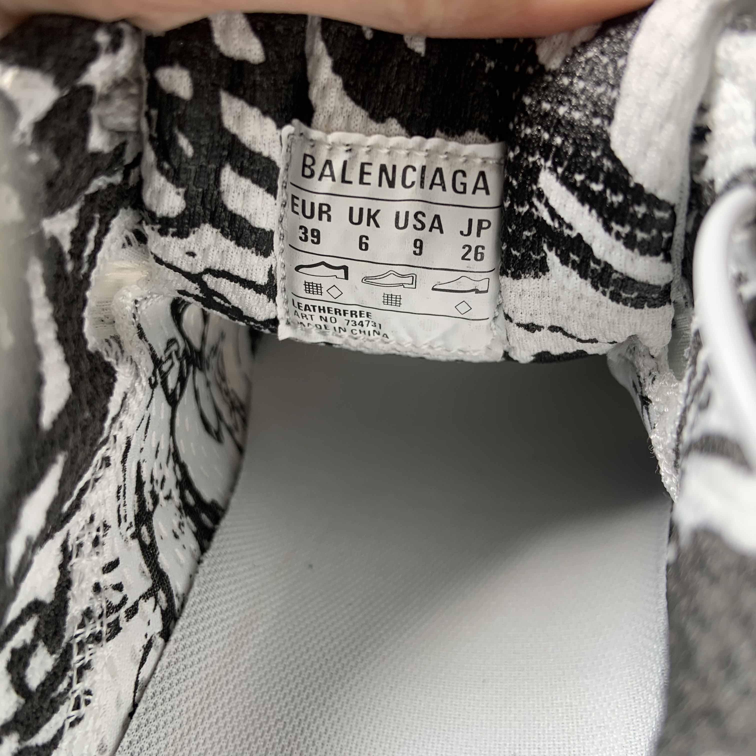 Balenciaga 3XL Extreme Graffiti Sneaker In White And Black  - EUR FASHION