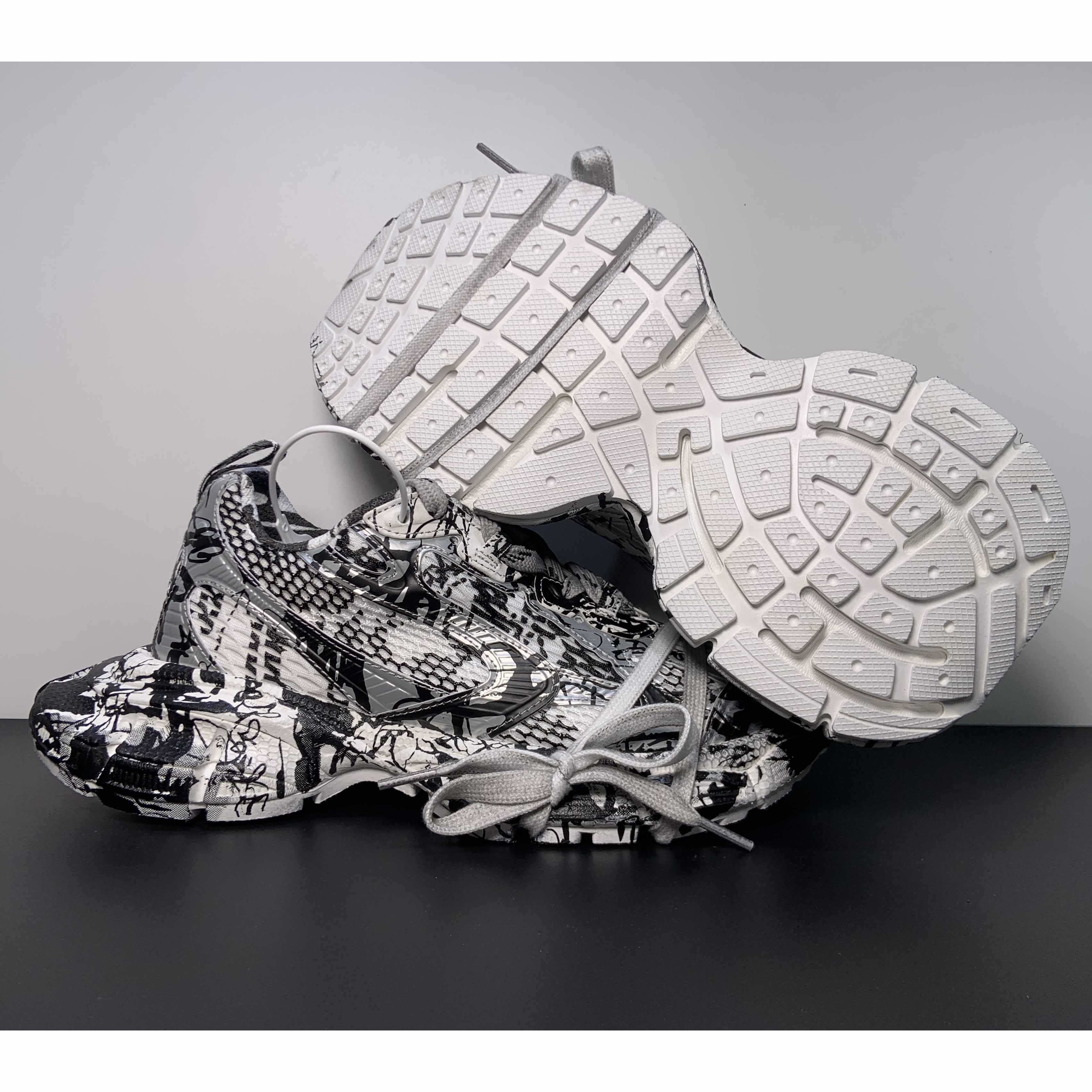 Balenciaga 3XL Extreme Graffiti Sneaker In White And Black  - EUR FASHION