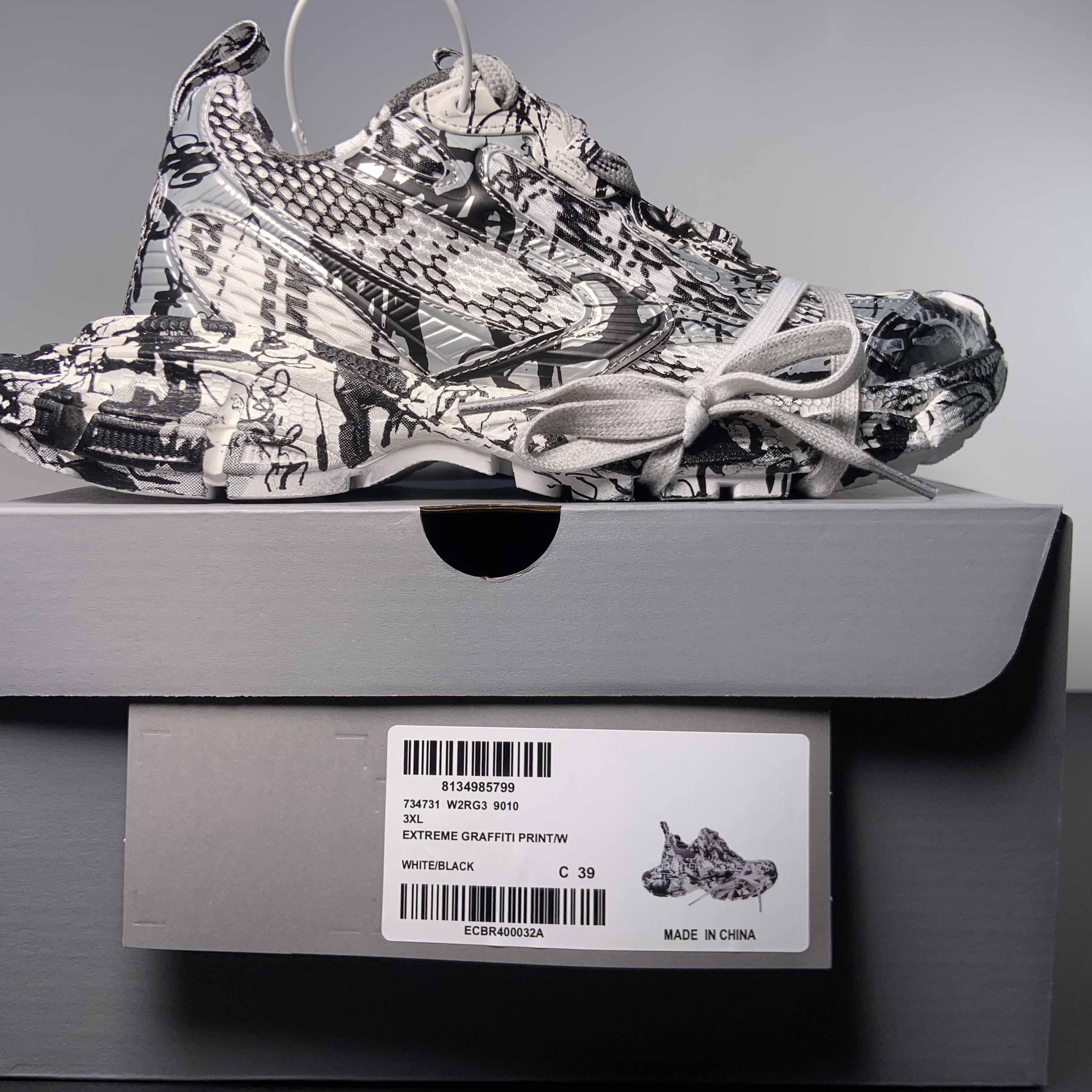 Balenciaga 3XL Extreme Graffiti Sneaker In White And Black  - EUR FASHION