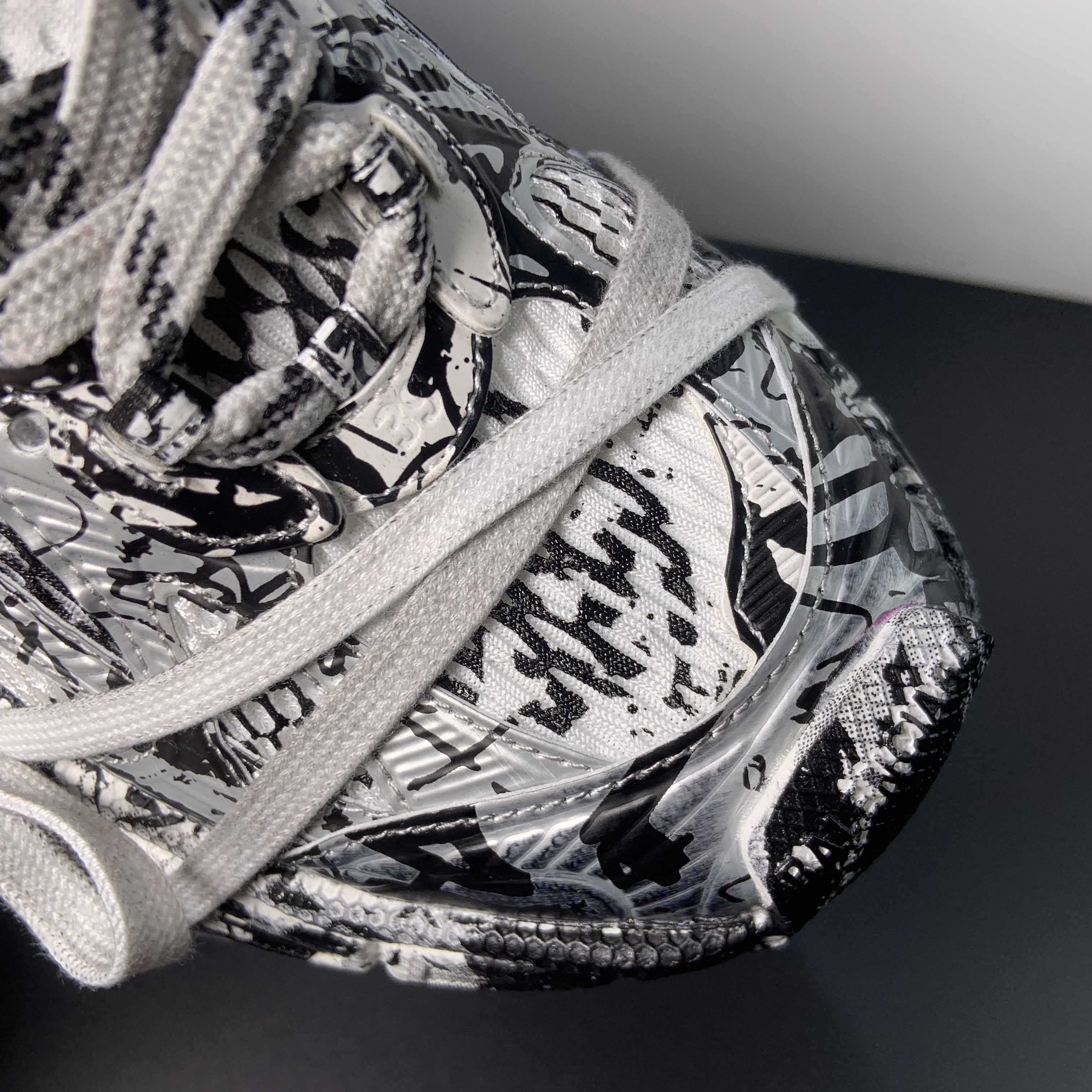 Balenciaga 3XL Extreme Graffiti Sneaker In White And Black  - EUR FASHION