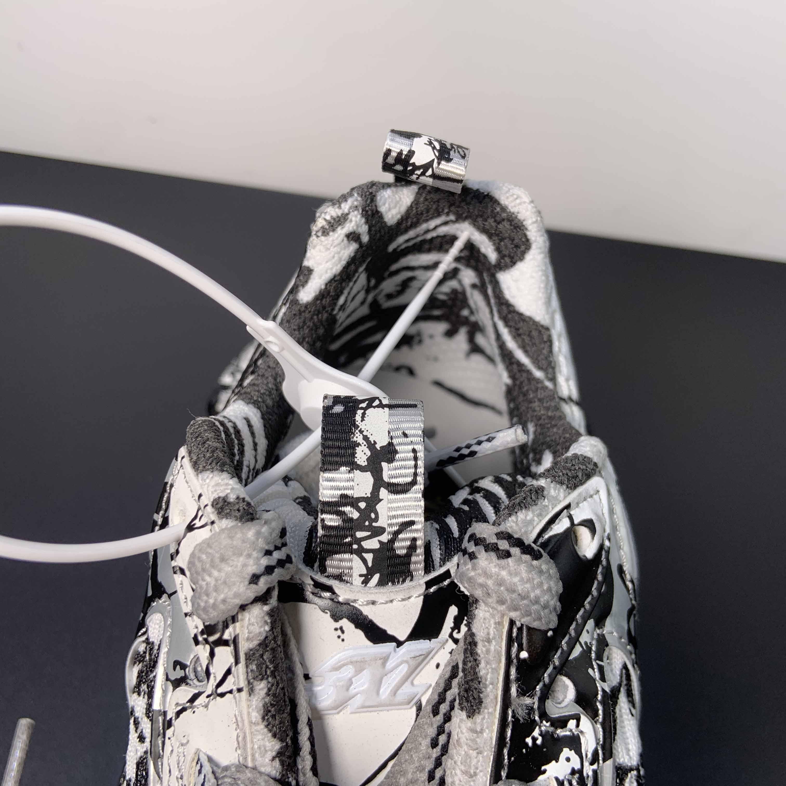 Balenciaga 3XL Extreme Graffiti Sneaker In White And Black  - EUR FASHION