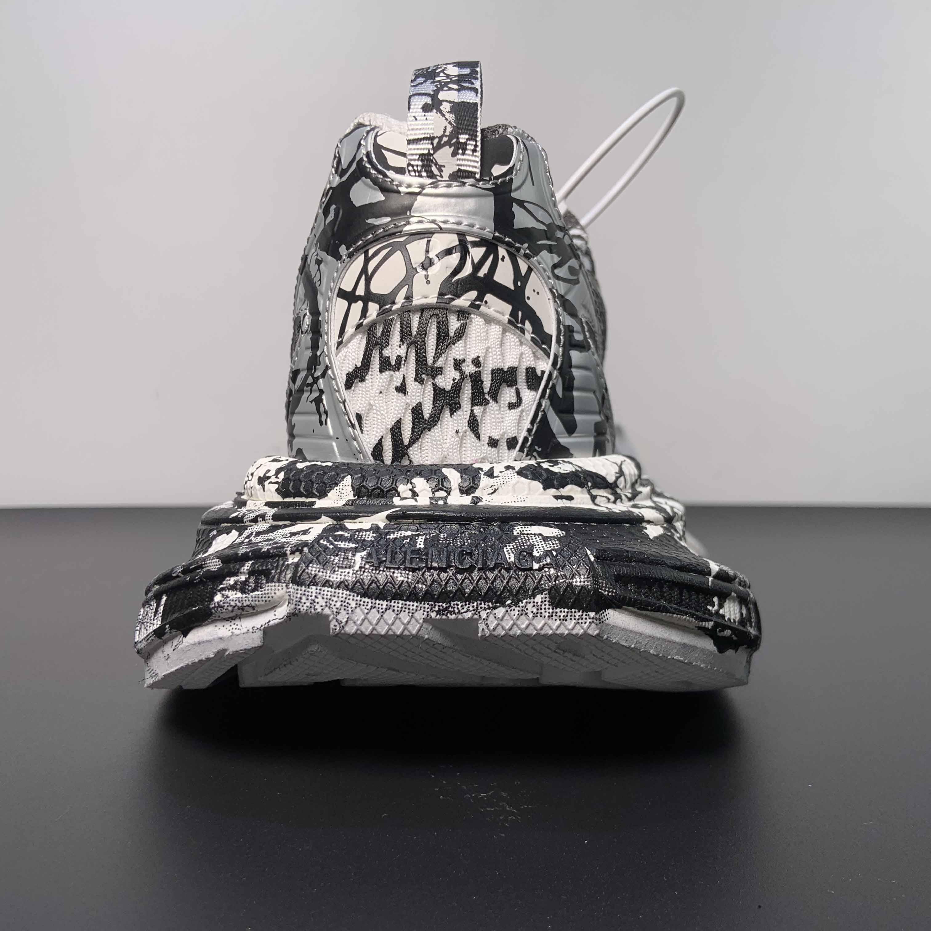 Balenciaga 3XL Extreme Graffiti Sneaker In White And Black  - EUR FASHION