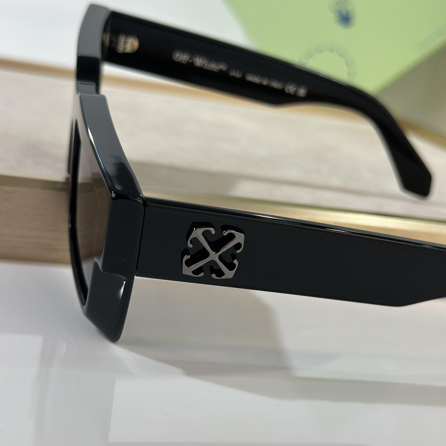 Off White Moberly Sunglasses      OERl114 - EUR FASHION