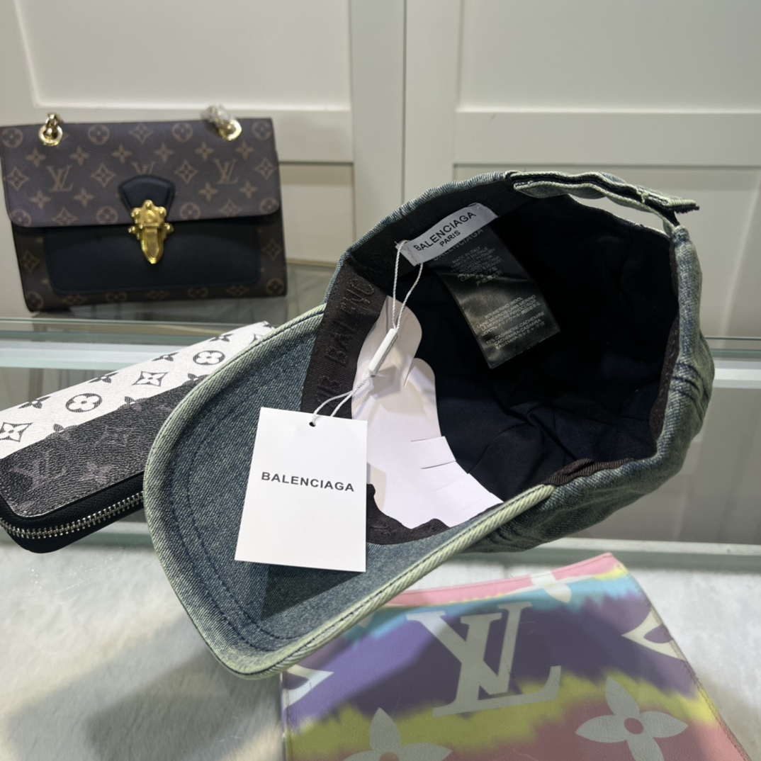 Balenciaga Cap - EUR FASHION