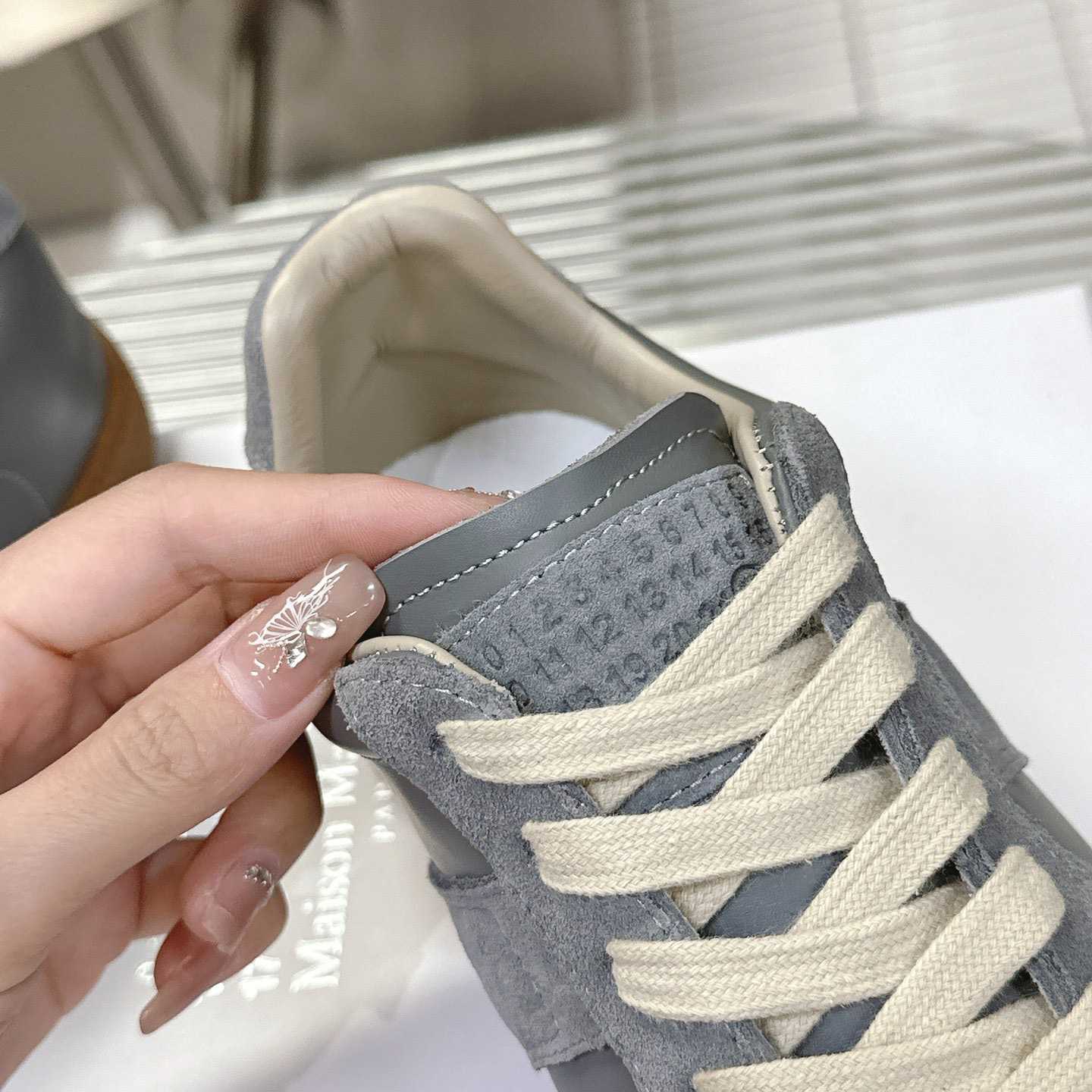 Maison Margiela Paint Replica Low-top Sneakers - EUR FASHION