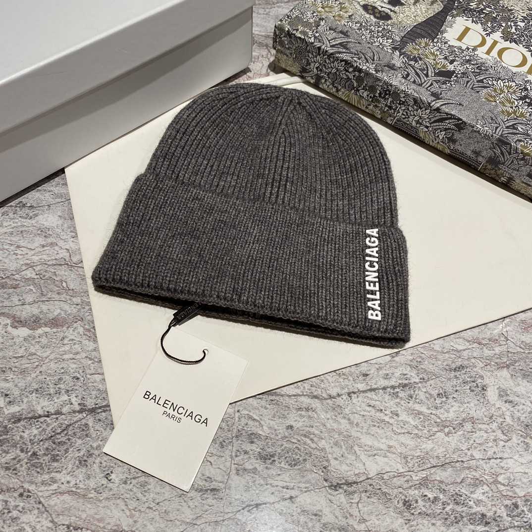 Balenciag Beanie  - EUR FASHION