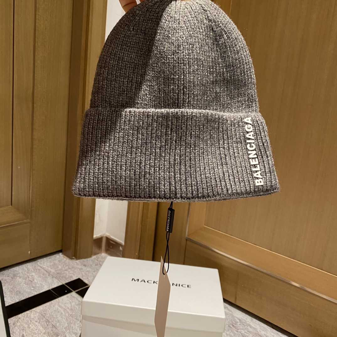 Balenciag Beanie  - EUR FASHION