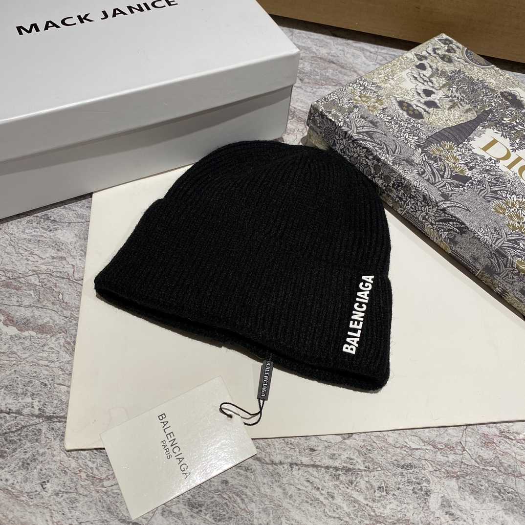 Balenciag Beanie  - EUR FASHION